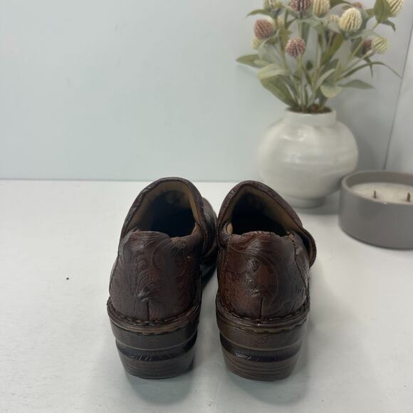 BOC Born Concept Peggy Floral Embossed Leather Clog Shoes Brown Women 7.5 Wide - Picture 4 of 9